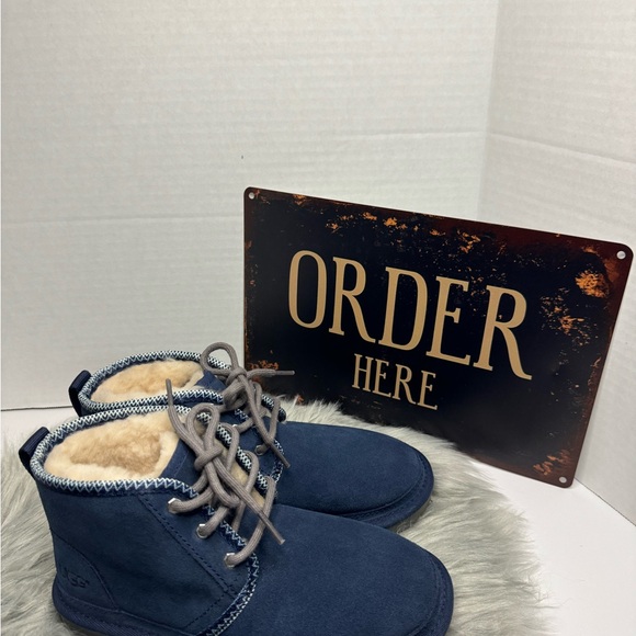 Uggs Neumel II Tasman (NEW NO TAGS, NO BOX)) Boys size 2 US - Picture 2 of 16